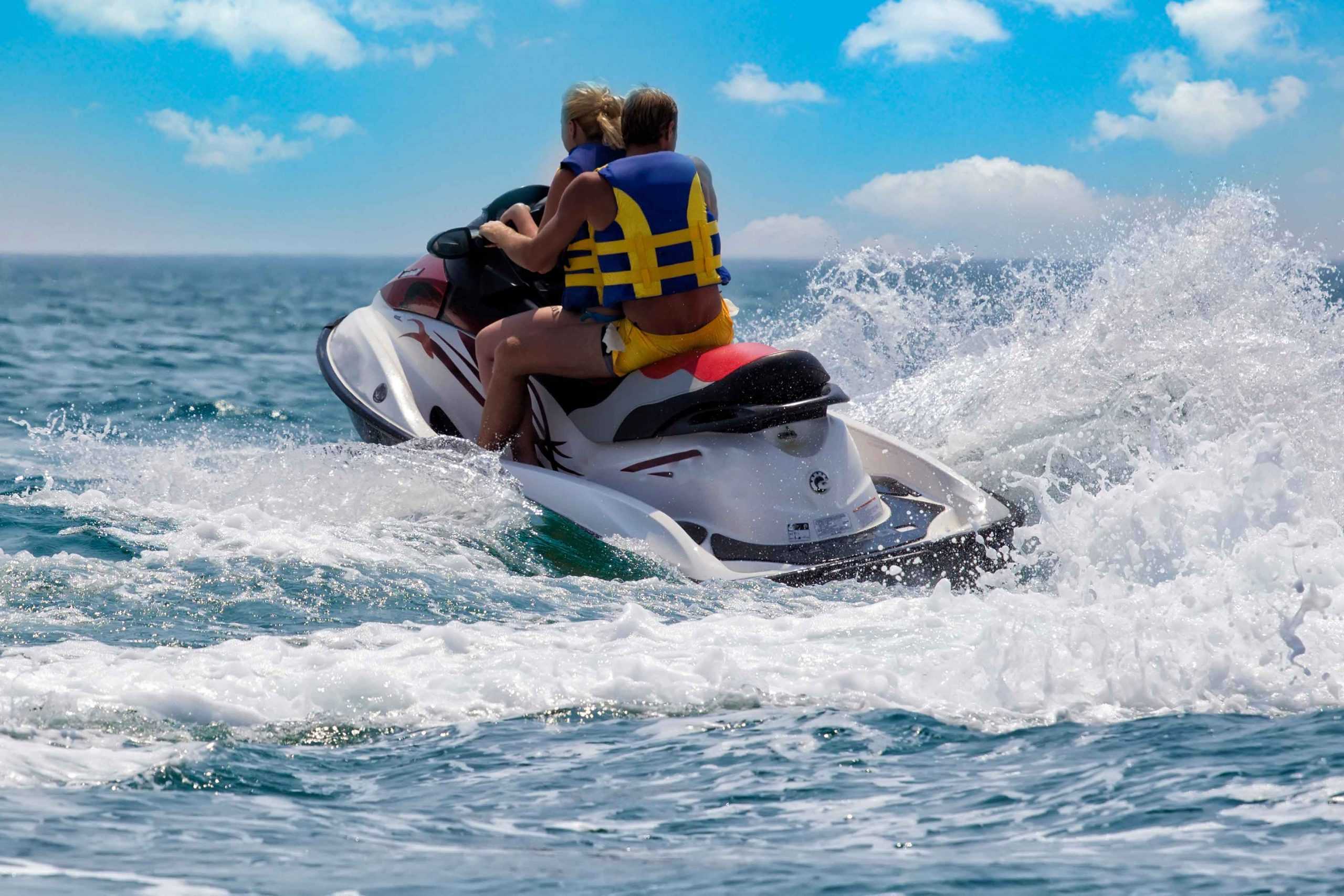 Faire du jet ski en Martinique